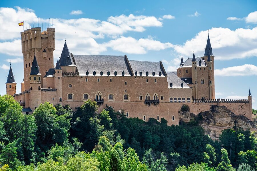 Alcazar of Segovia medieval castle Pixabay