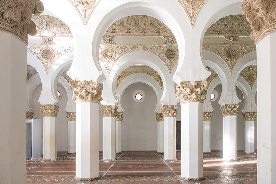 Santa Maria la Blanca synagogue interior horseshoe arches Toledo