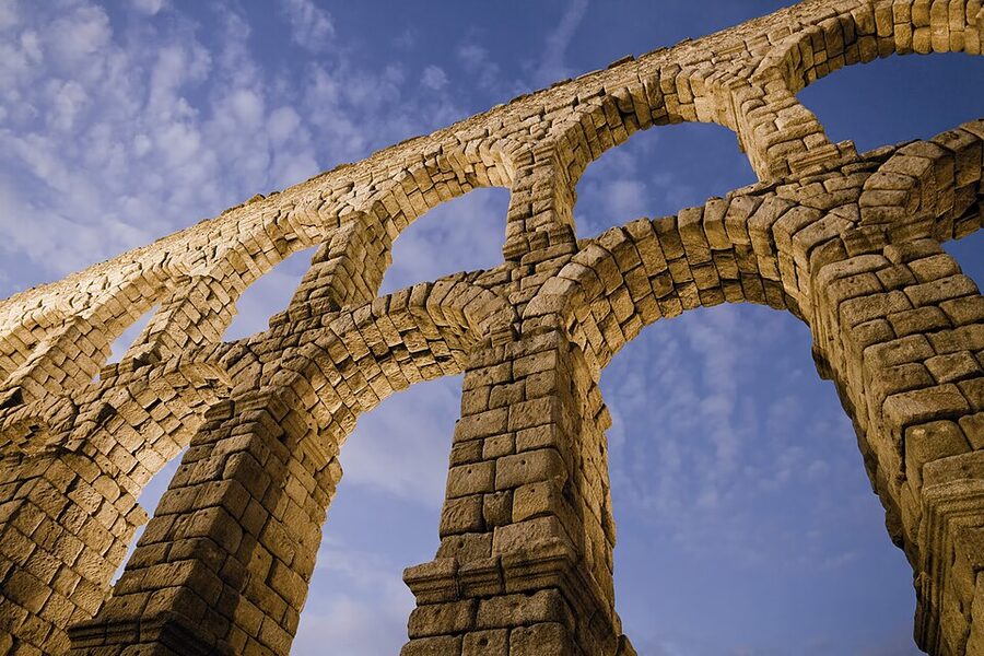 Roman Aqueduct of Segovia full length view