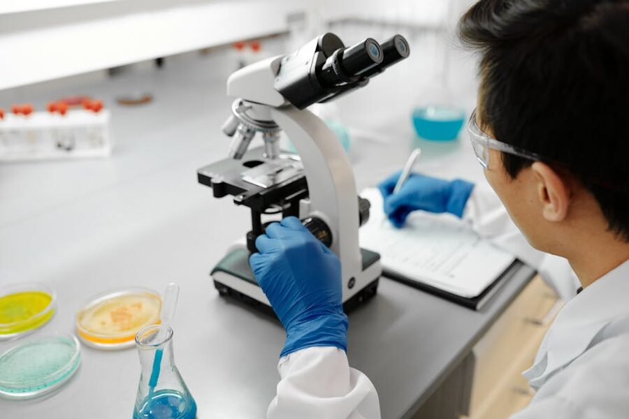 Electron microscope laboratory equipment