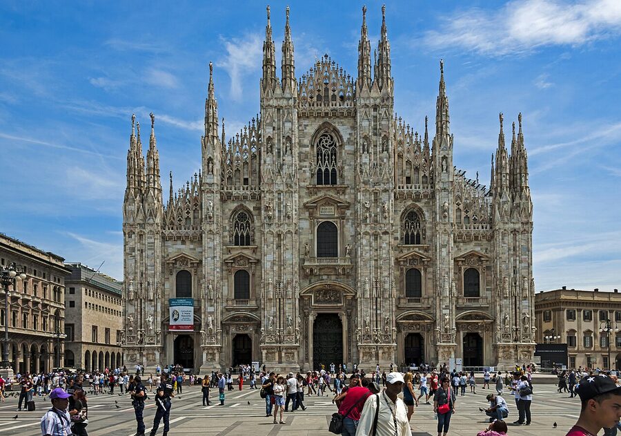 Milan Duomo Piazza del Duomo with tourists