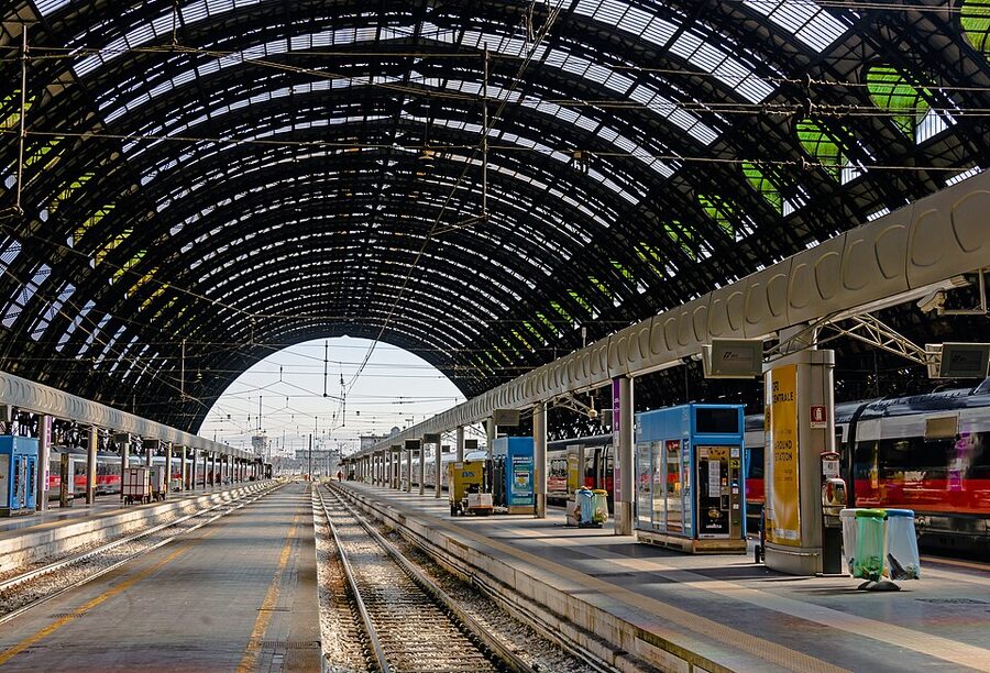 Tracks inside the Milano Centrale station trainshed
