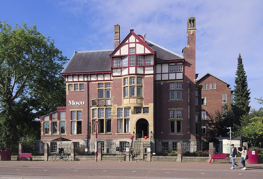 Moco Museum Amsterdam side view of Villa Alsberg