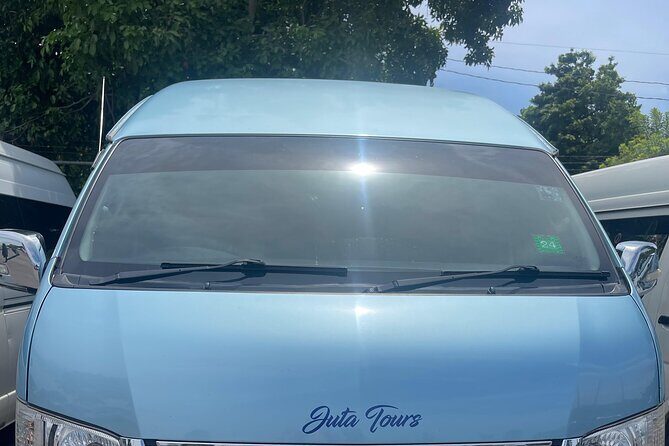 Montego Bay Airport and Azul Beach Resort Negril Private Shuttle - Vehicle Comfort and Experience