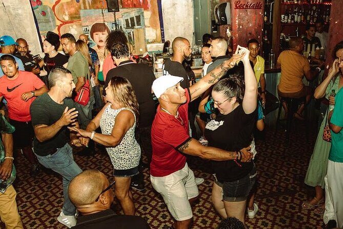 Moonlight Beginner Salsa Class in San Juan - Why You Should Consider This Experience