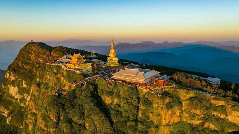 Mount Emei: Experience Natural Beauty and Buddhist Culture - The Itinerary Breakdown: What to Expect