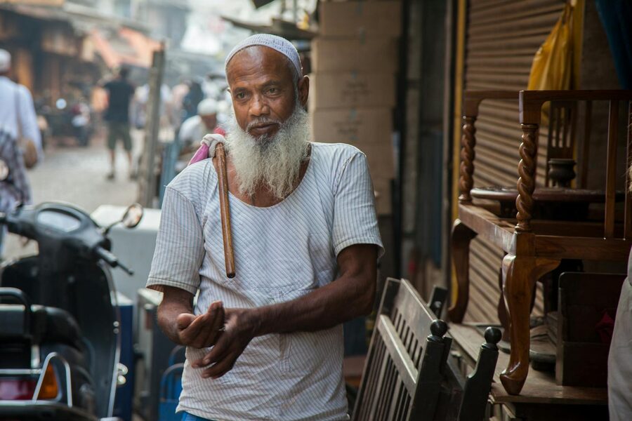 Mumbai bazaar street scene