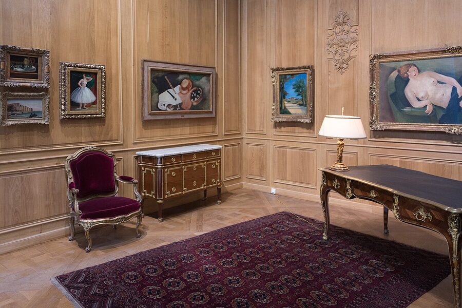 Interior entry hall of Musee de l'Orangerie Paris