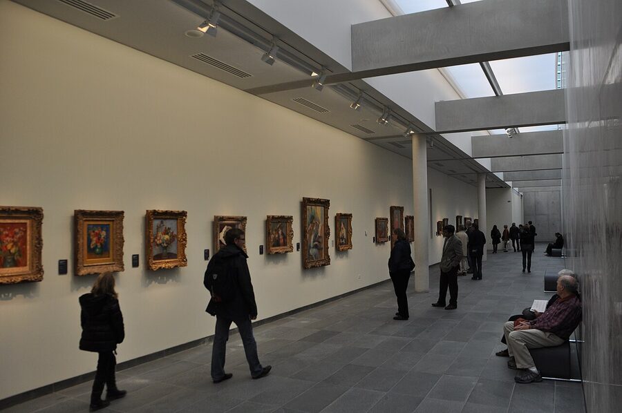 Second oval room Musee de l'Orangerie Monet water lilies