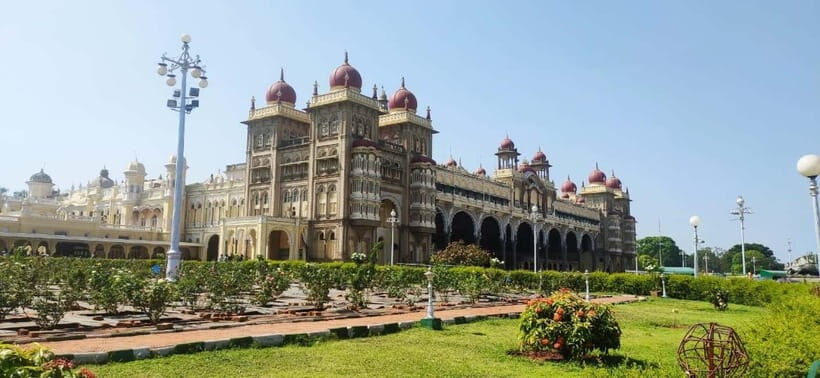 Mysore: Palace, Art Gallery & Devaraja Market Walking Tour - Exploring Mysore on Foot: What You Can Expect