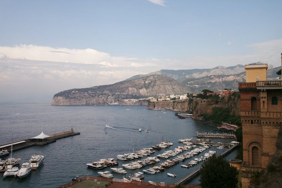 Sorrento marina with cliffs and clear sky