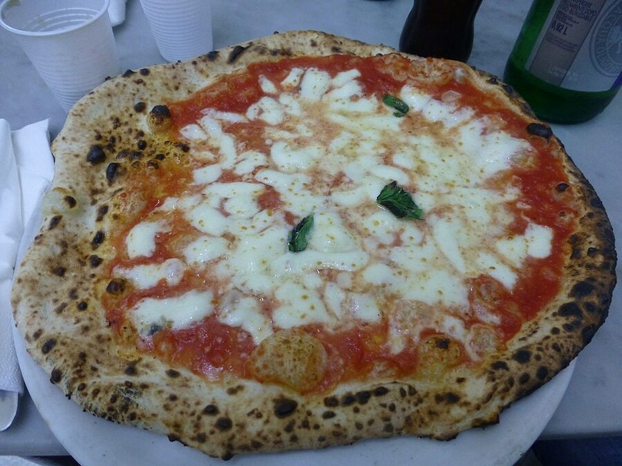 Pizza Margherita in Naples 2015