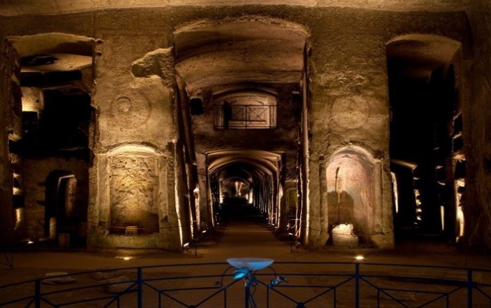 Lower vestibule of the Catacombs of San Gennaro showing arched recesses