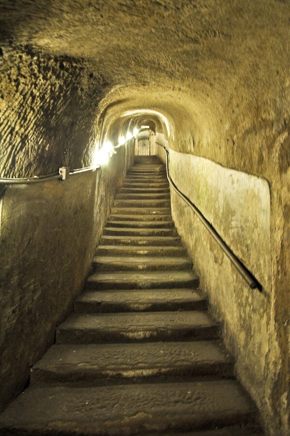 Narrow passage cunicolo in Naples Underground