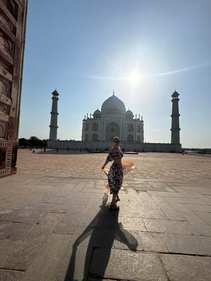 New Delhi: Same-Day Taj Mahal Group Tour at Economical Price - Visiting the Taj Mahal at Sunrise  