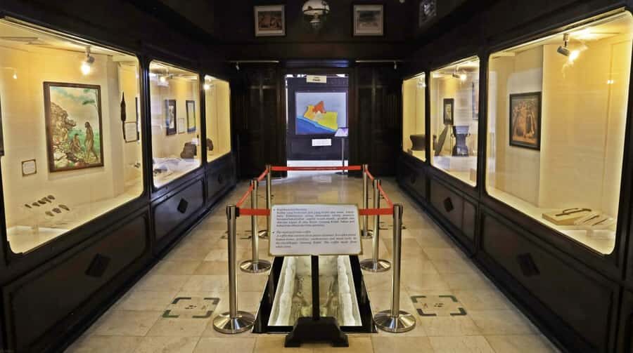 Night Walking Tour of Yogyakarta Cosmological Axis Landmark - What to Expect on the Tour