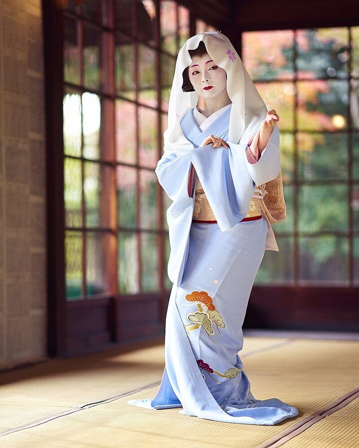Nihon buyo traditional Japanese dancer performing with tenugui cloth