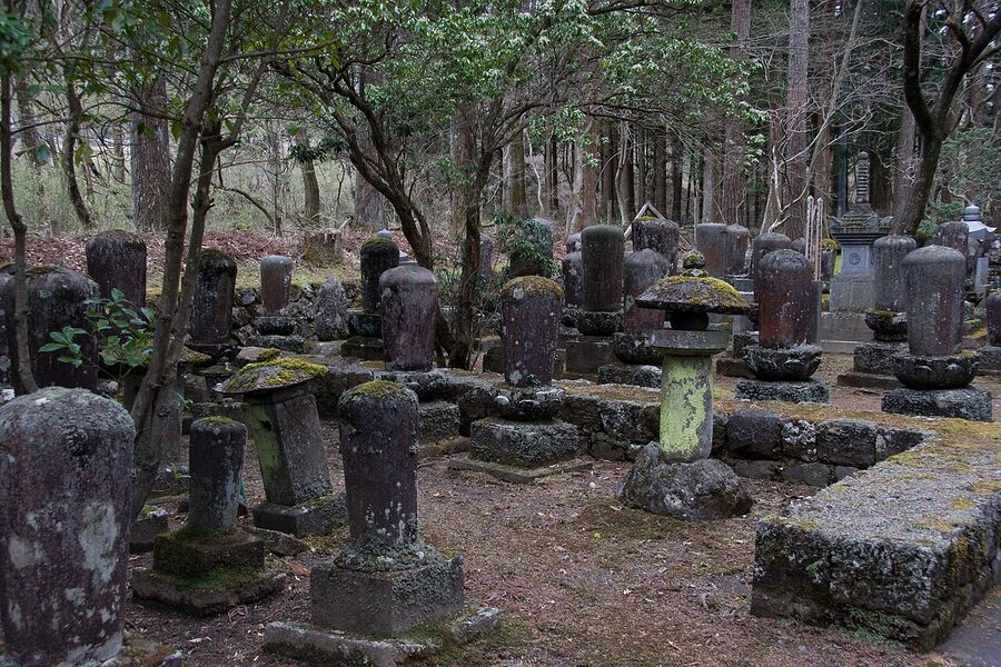 Row of Jizo stone statues in red bibs at Kanmangafuchi Abyss
