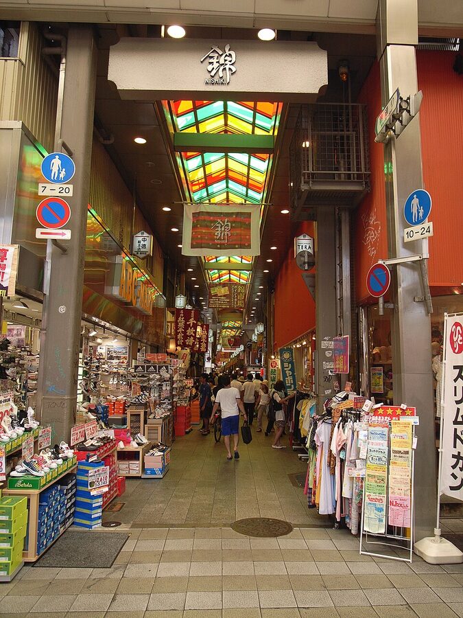 Nishiki Ichiba market scene