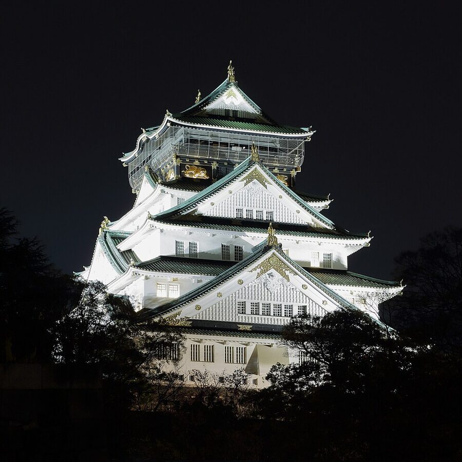 Osaka Castle keep tower illuminated at night in November 2016