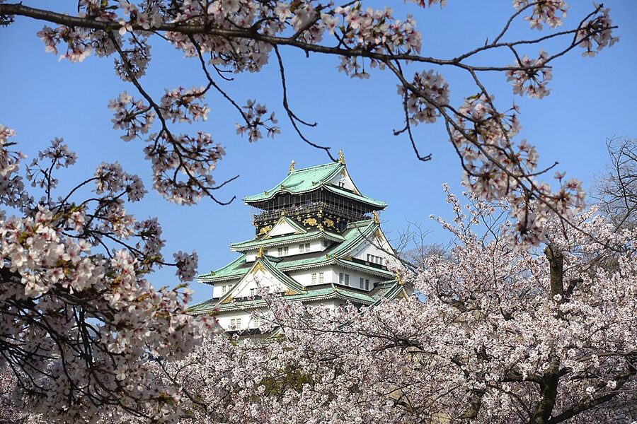 Osaka Castle surrounded by cherry blossoms in early April 2018