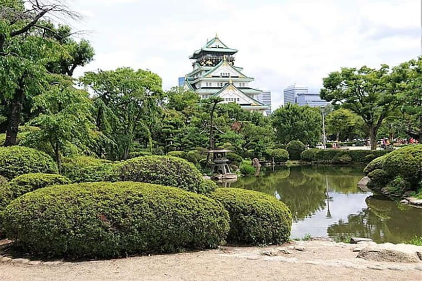Osaka: Castle, Museum, and Cup Noodle Walking Tour - The Heart of the City: Markets and Modern Living