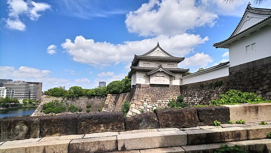 Sengan-yagura corner turret at Osaka Castle Park September 2017