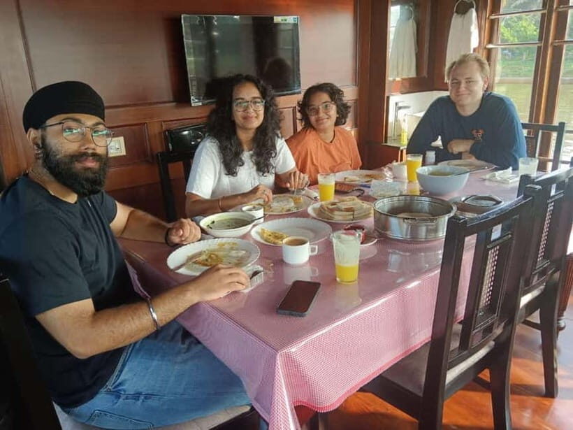 Overnight Alleppey Houseboat Cruise Tour (Kerala Beauty) - Introduction: First Impressions of the Alleppey Houseboat Tour