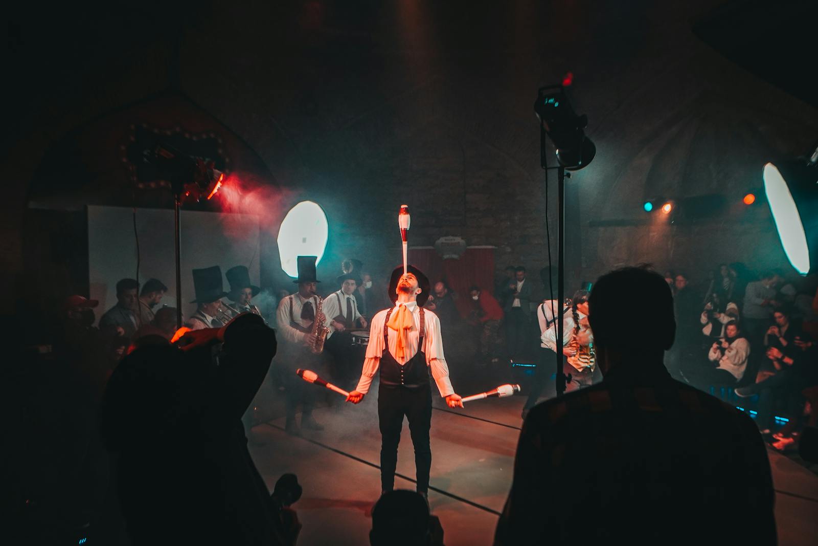 Phare-style circus juggler performing under dramatic stage lighting