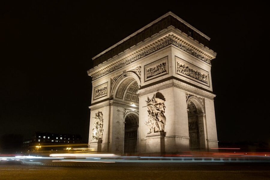 Long exposure of the Arc de Triomphe at dusk in Paris