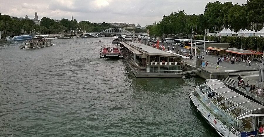 Bateaux Parisiens pier at Port de la Bourdonnais Paris