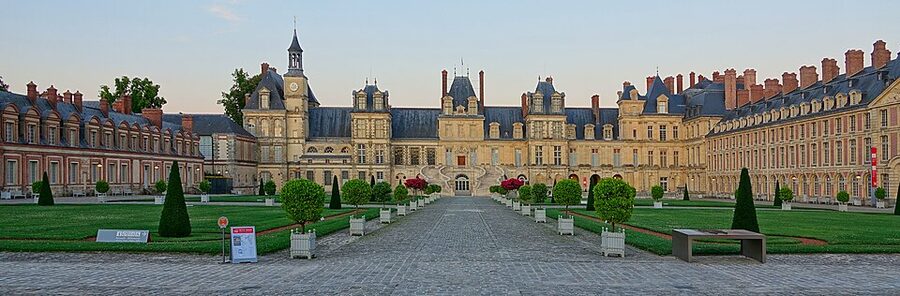Chateau de Fontainebleau exterior