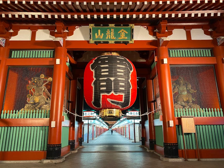 Kaminarimon Gate leading to Sensoji Temple Tokyo