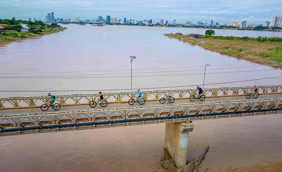 Phnom Penh Silk Island Sunset Bike Tour / E-Bike or Tuk Tuk - Authentic Cultural Encounters and Stunning Views