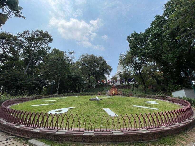 Phnom Phnom: Local Market & Culture Walking of City Tour - The Sunset River Cruise: A Magical Finish  