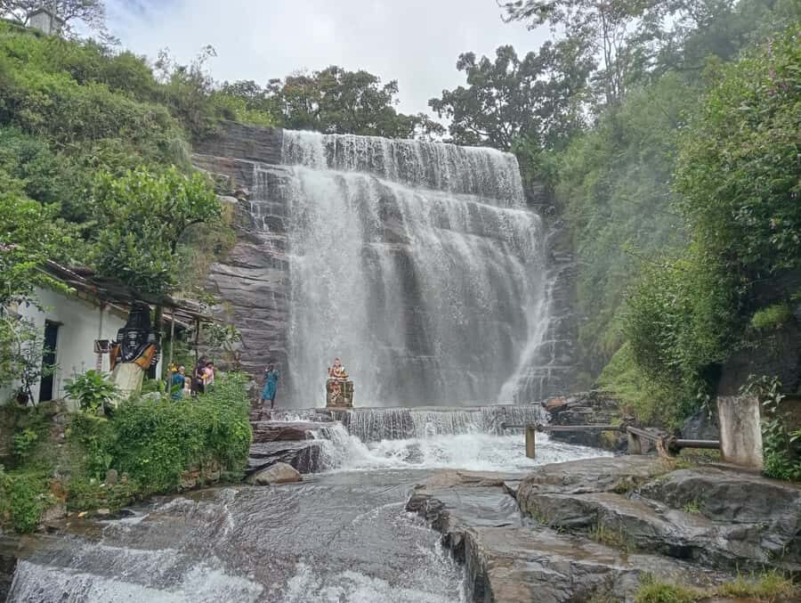Plantations Tuk-Tuk Tour in Nuwara Eliya - Transportation and Group Dynamics