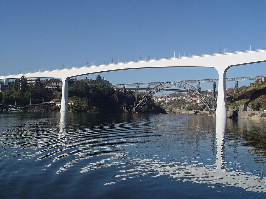 Ponte de Sao Joao railway bridge over the Douro Porto