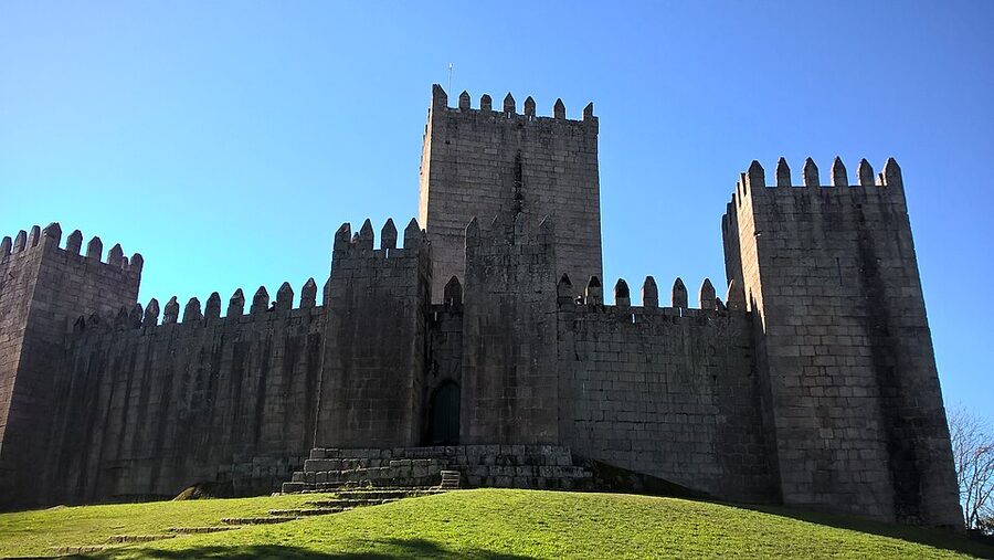 Castelo de Guimaraes outer wall section
