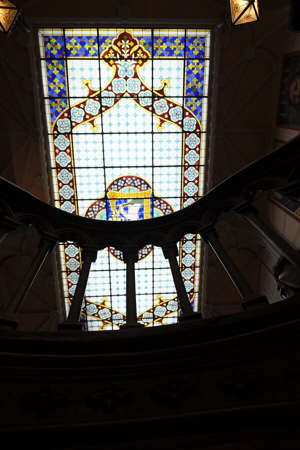Floral pattern on Lello stained glass skylight