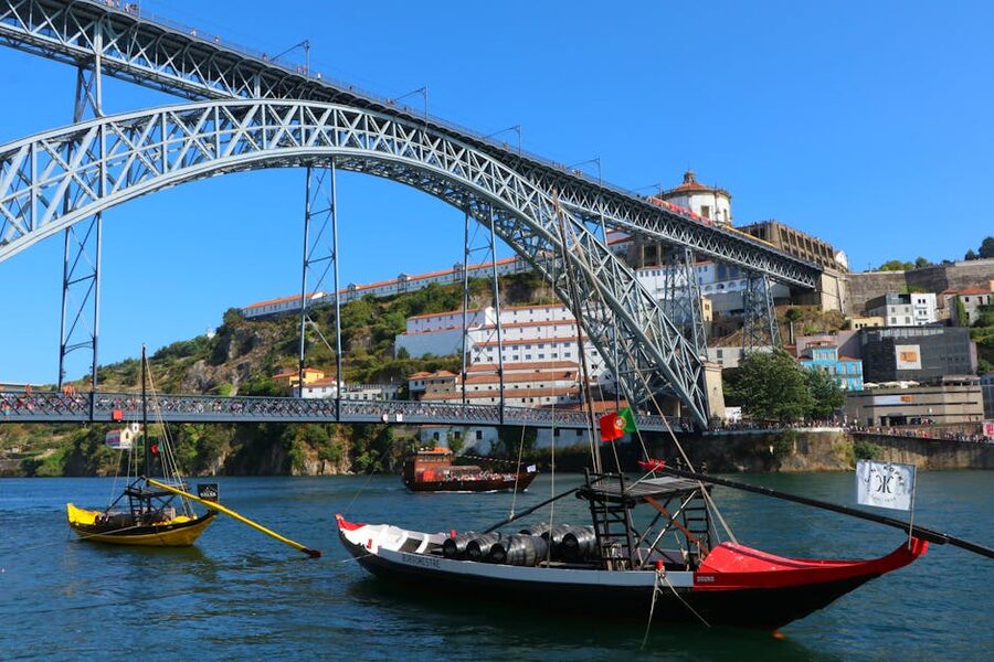 Dom Luís I Bridge spanning the Douro between Porto and Vila Nova de Gaia