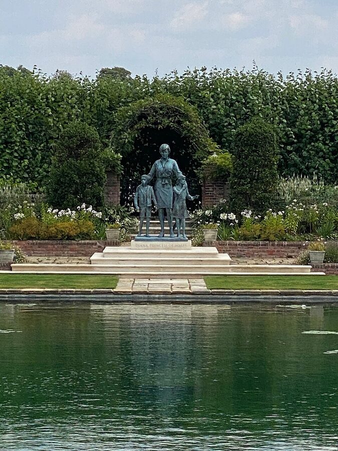 Princess Diana statue Kensington Palace