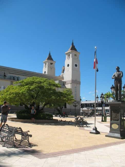 Puerto Plata City Tour: Tradition, Culture, and Coastal Beauty - Exploring Puerto Plata’s Iconic Streets and Squares