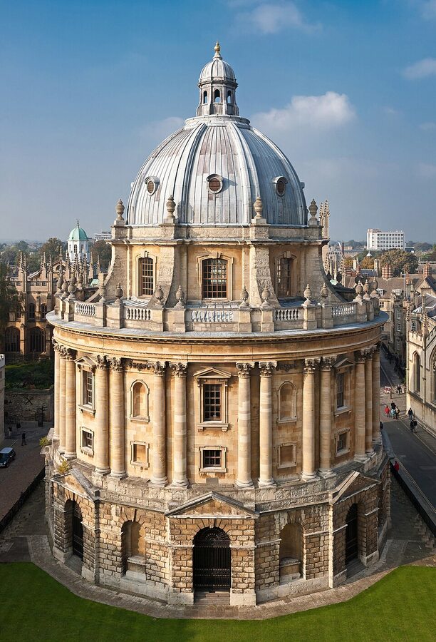 Radcliffe Camera in Oxford with surrounding college buildings