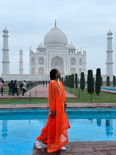 Rent a sari or kurta pajama for Taj Mahal visit & picture - What’s Included and How It Works