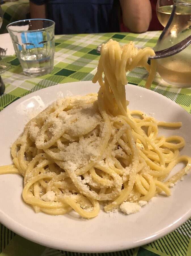 Cacio e pepe at a Rome trattoria