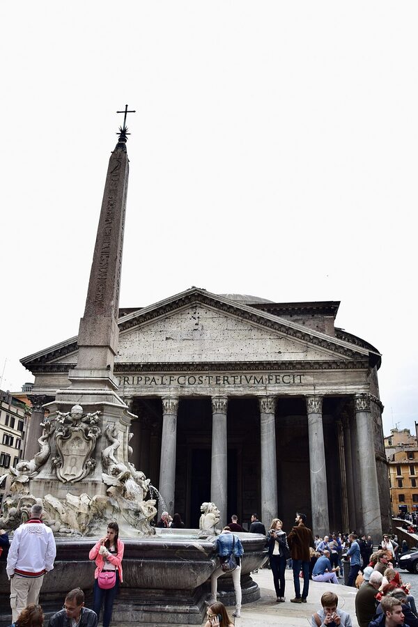 Pantheon and Fontana del Pantheon obelisk in Piazza della Rotonda