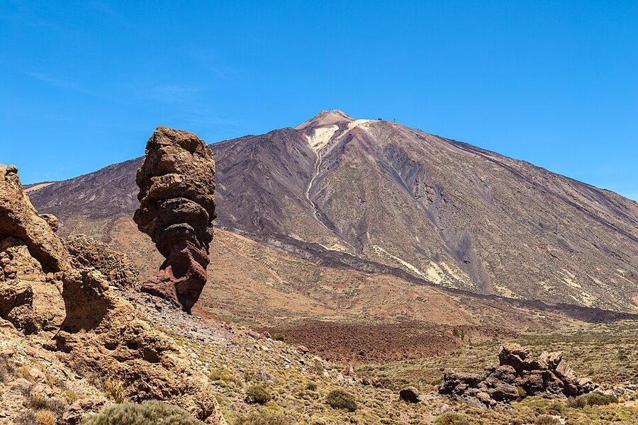 Roque Cinchado the finger of god rock with Teide