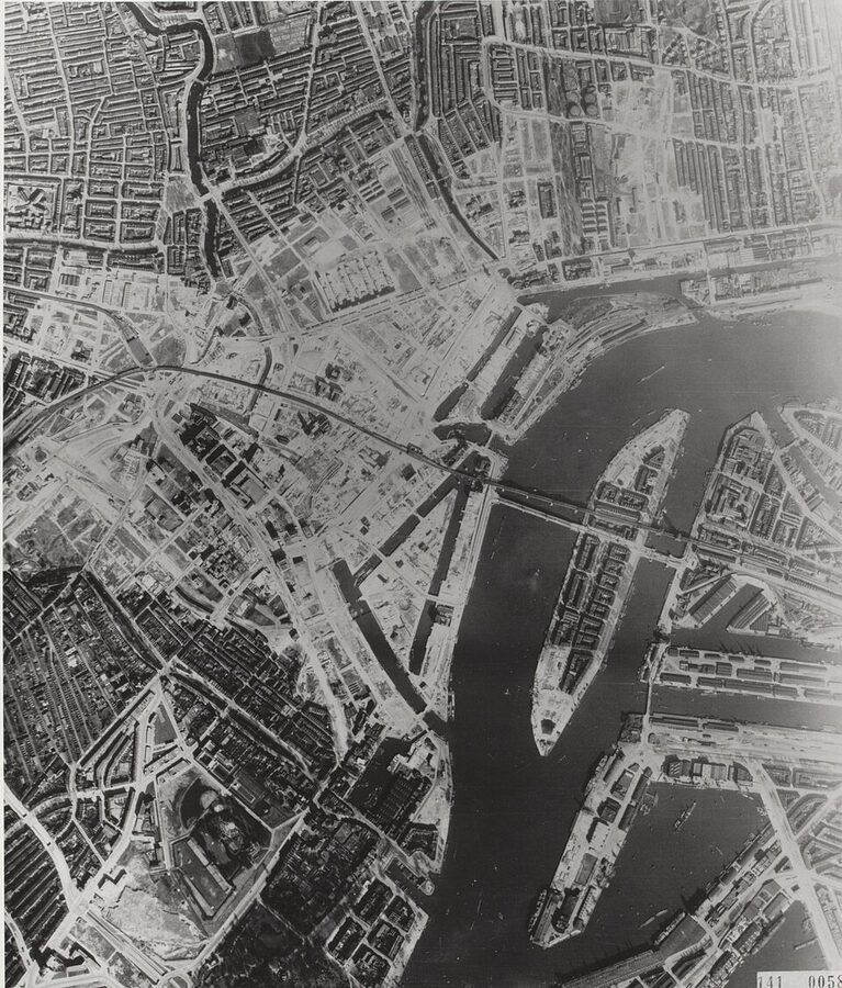 Aerial photo of Rotterdam three years after the 1940 bombing