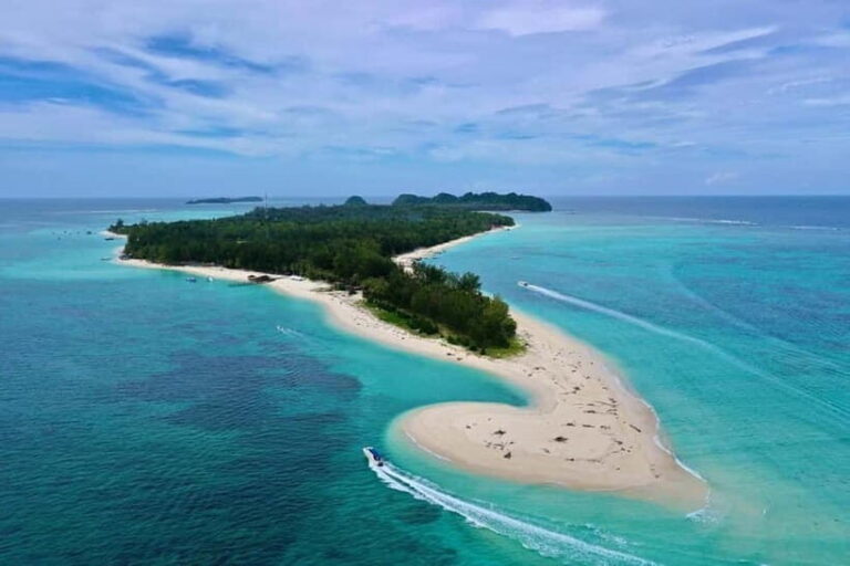 Sabah: Mantanani Island Day Tour with Lunch - Beaches and Relaxation