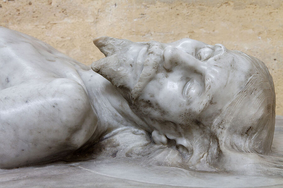 Gisant effigy inside Saint Louis des Invalides